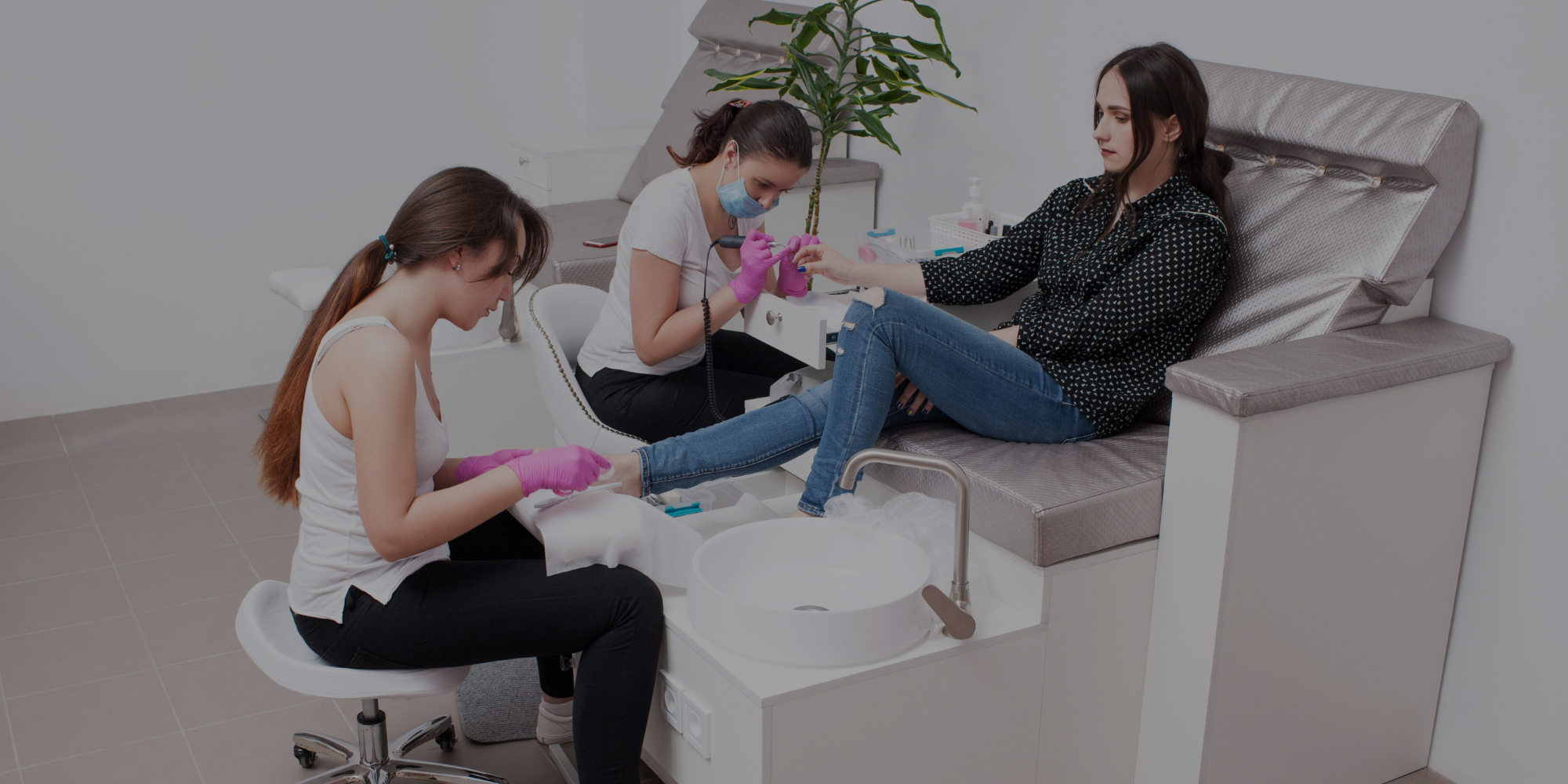 Top 5 Must-Have Furniture Pieces for a Modern Nail Salon