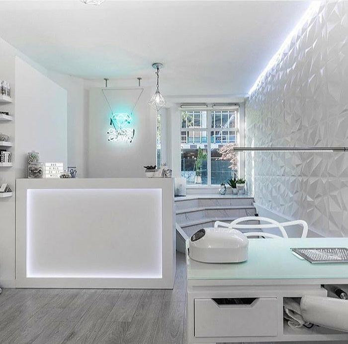 Lux Nail Table