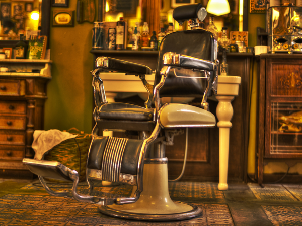 The Ultimate Guide to Barber Chairs: Comfort, Style, and Functionality